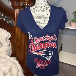 NWT New England Patriots Super Bowl 51 Champions Shirt Sz S